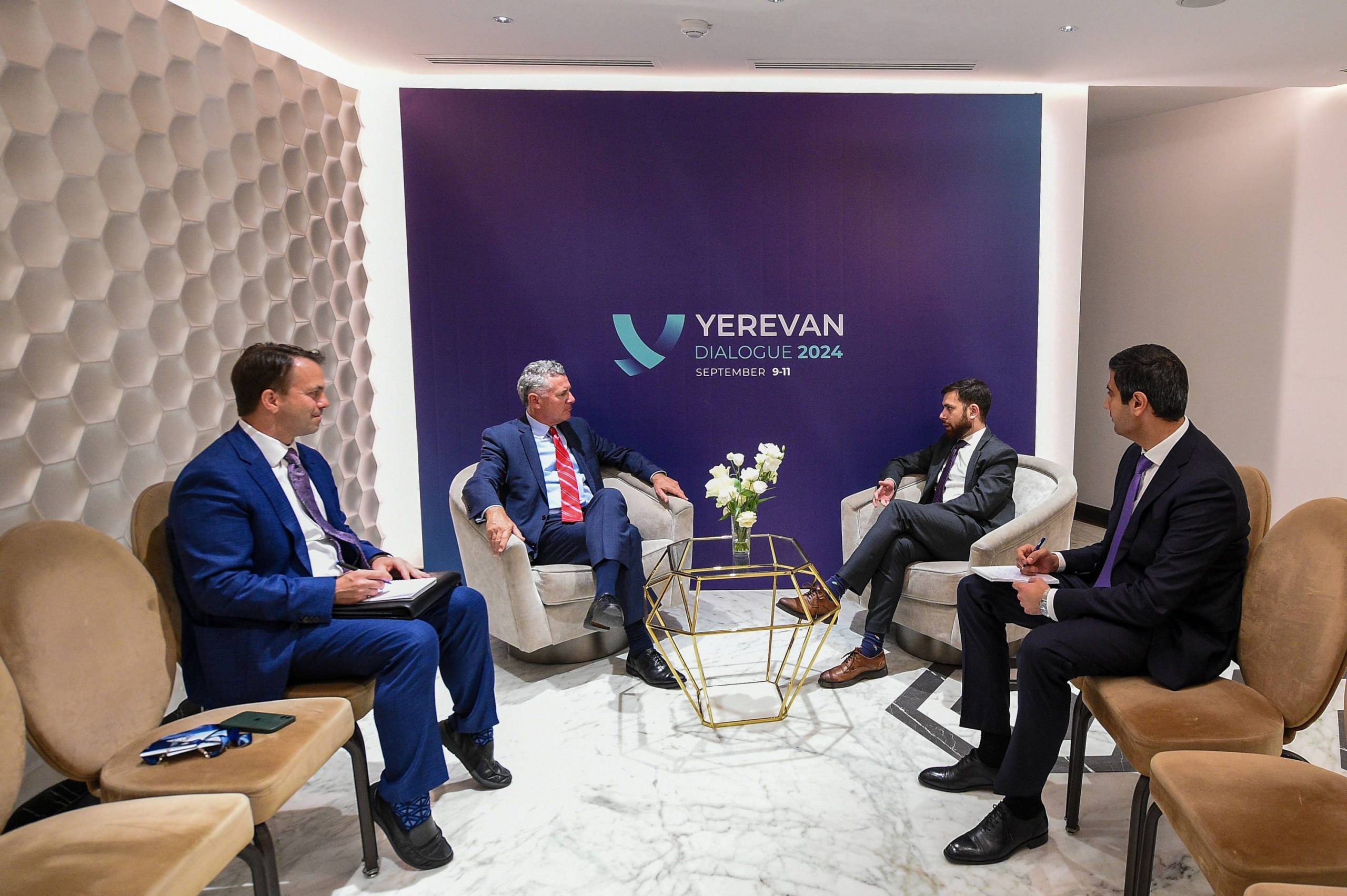 Վահան Կոստանյանը հանդիպում է ունեցել ԱՄՆ պետքարտուղարության էներգետիկ ռեսուրսների բյուրոյի ավագ խորհրդական Հարրի Քամյանի հետ