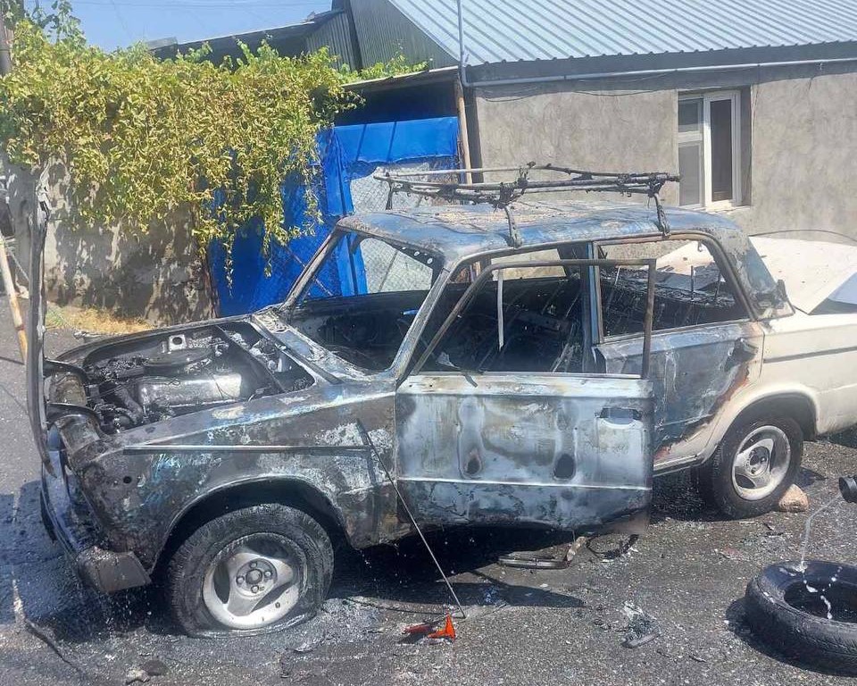 Երևանի բժշկական կենտրոններից մեկի մոտակայքում ավտոմեքենա է այրվել