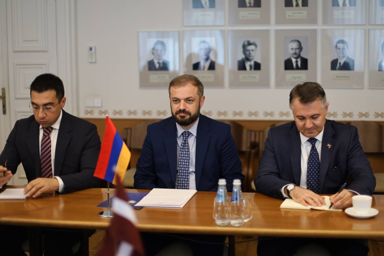 Գևորգ Պապոյանը հանդիպում է ունեցել Լատվիայի էկոնոմիկայի նախարարի հետ