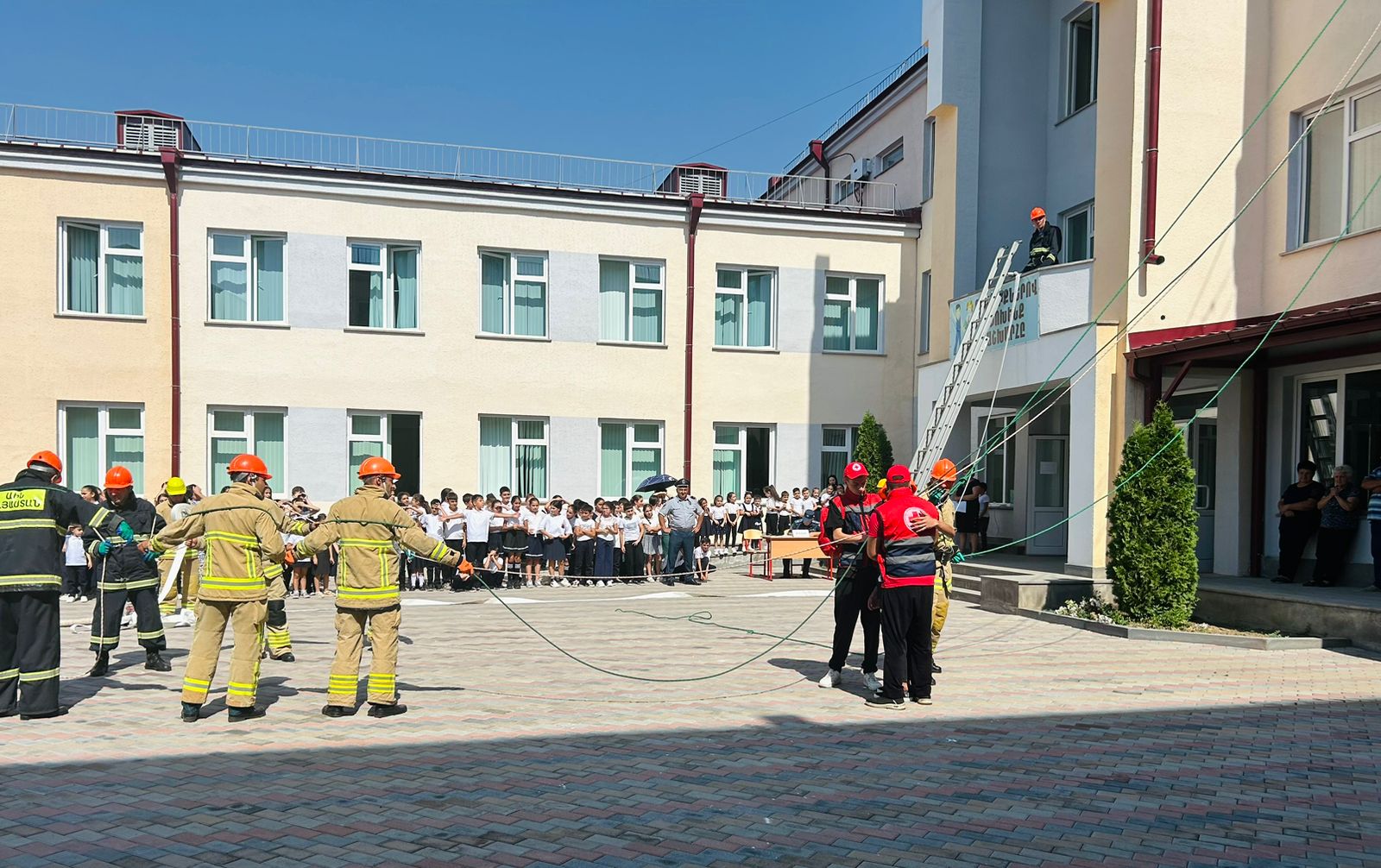 Ցուցադրական հատուկ-տակտիկական ուսումնավարժություն Եղեգնաձորի թիվ 1 հիմնական դպրոցում