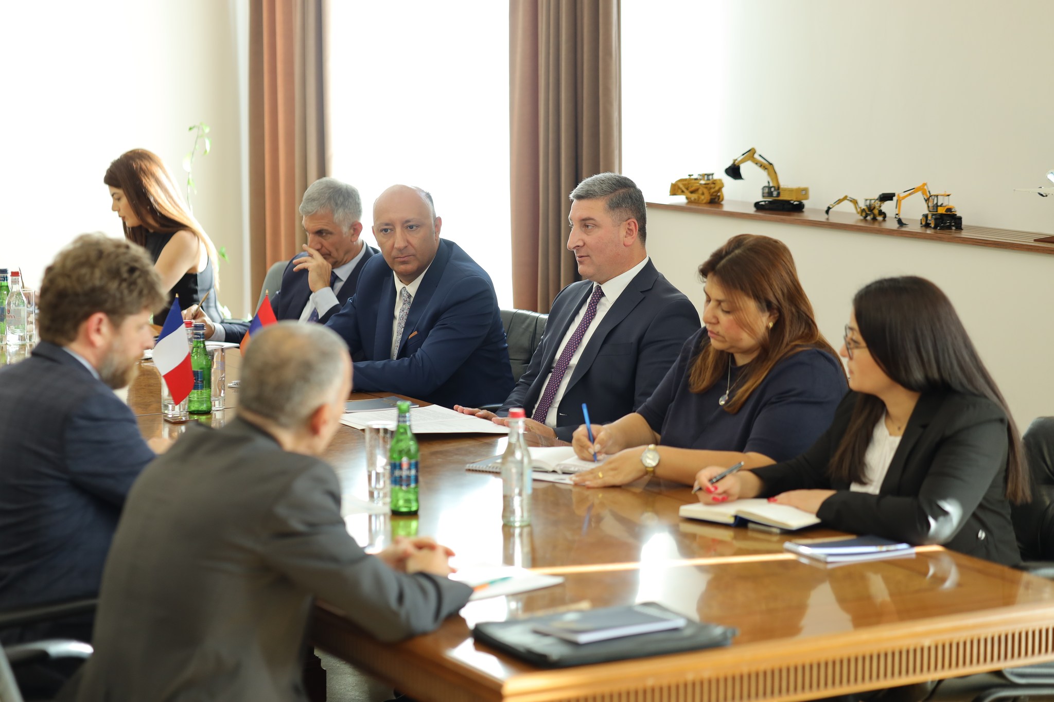Քննարկվել են նաև Հայաստանի և Ֆրանսիայի բազմաշերտ համագործակցության օրակարգային այլ հարցեր