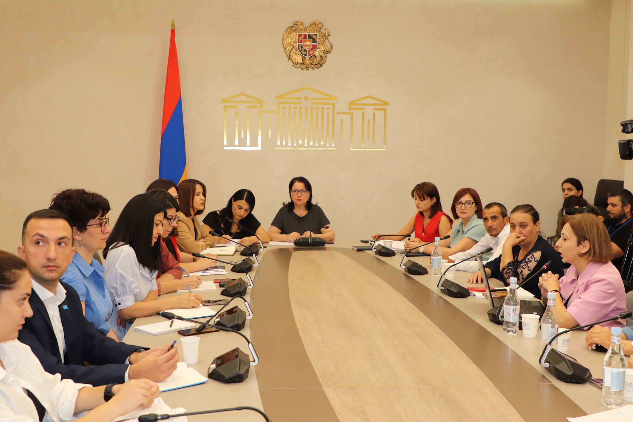 ԱԺ աշխատանքի և սոցիալական հարցերի մշտական հանձնաժողովում հանրային քննարկման է ներկայացվել ընտանիքների անապահովության գնահատման նոր համակարգը