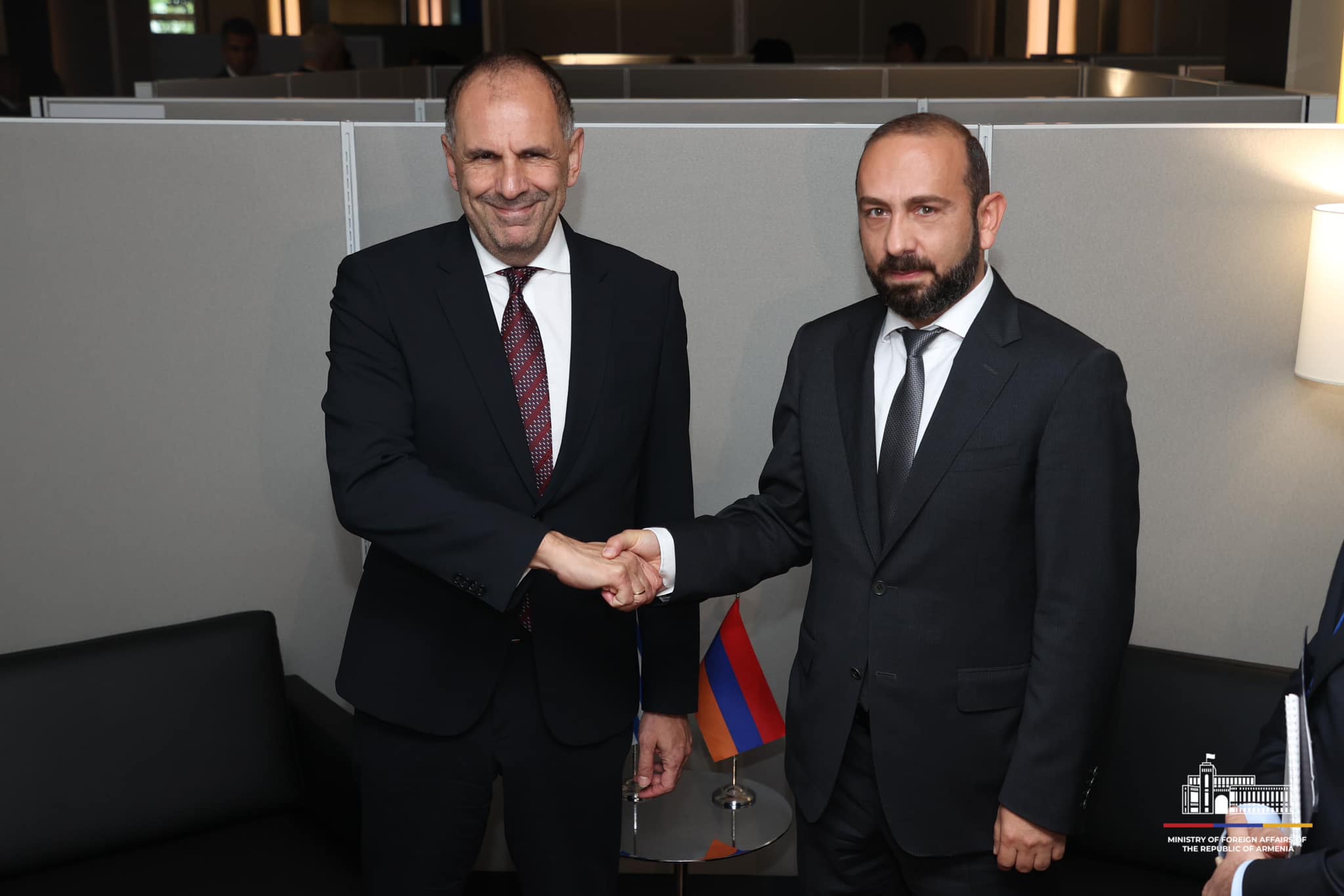 Արարատ Միրզոյանը հանդիպում է ունեցել Հունաստանի ԱԳ նախարարի հետ