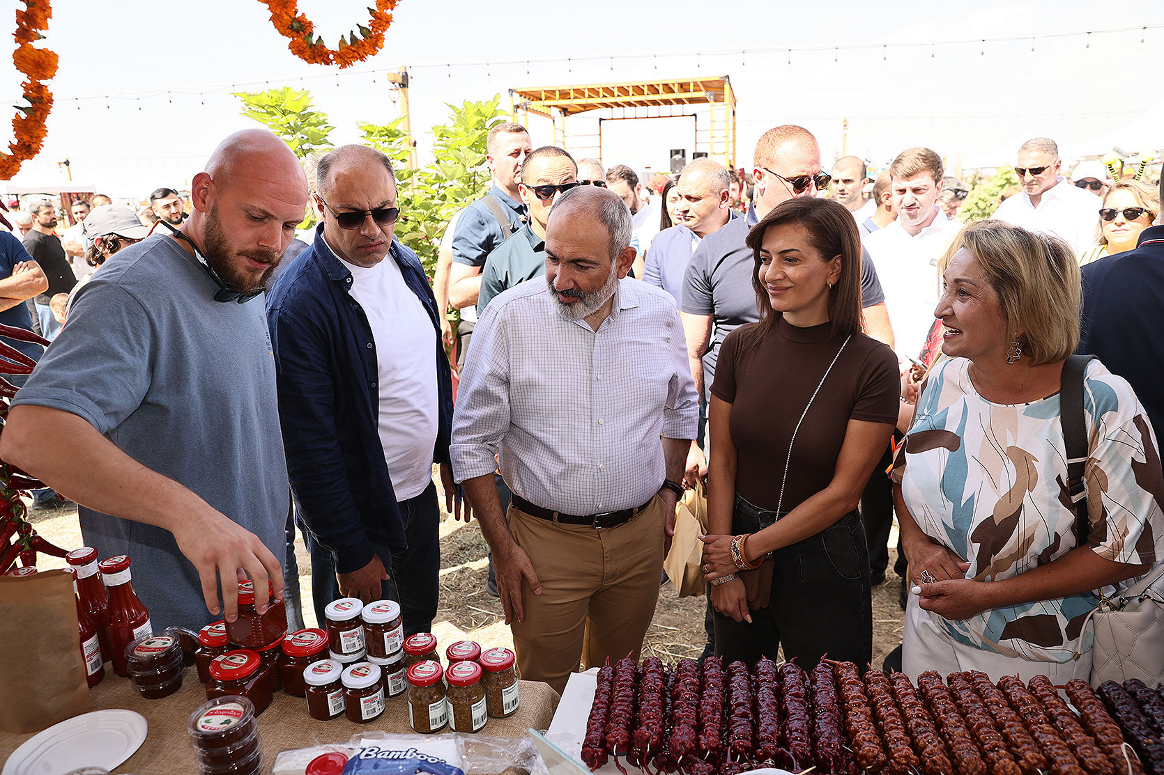 Վարչապետը տիկնոջ հետ այցելել է Գյուղական կյանքի և ավանդույթների 11-րդ փառատոն