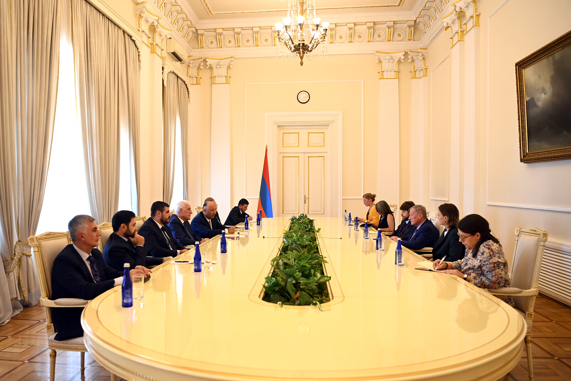 Նախագահն ընդունել է Ֆրանսիայի Սենատի Հայաստան-Ֆրանսիա բարեկամական խմբի պատվիրակությանը