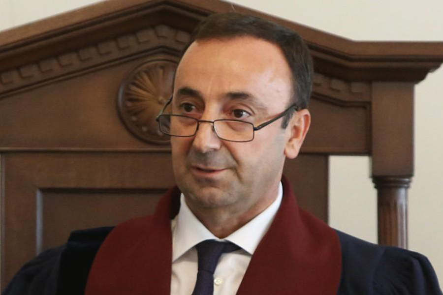 Դատարանը Հրայր Թովմասյանին մեղավոր ճանաչեց 2 դրվագով