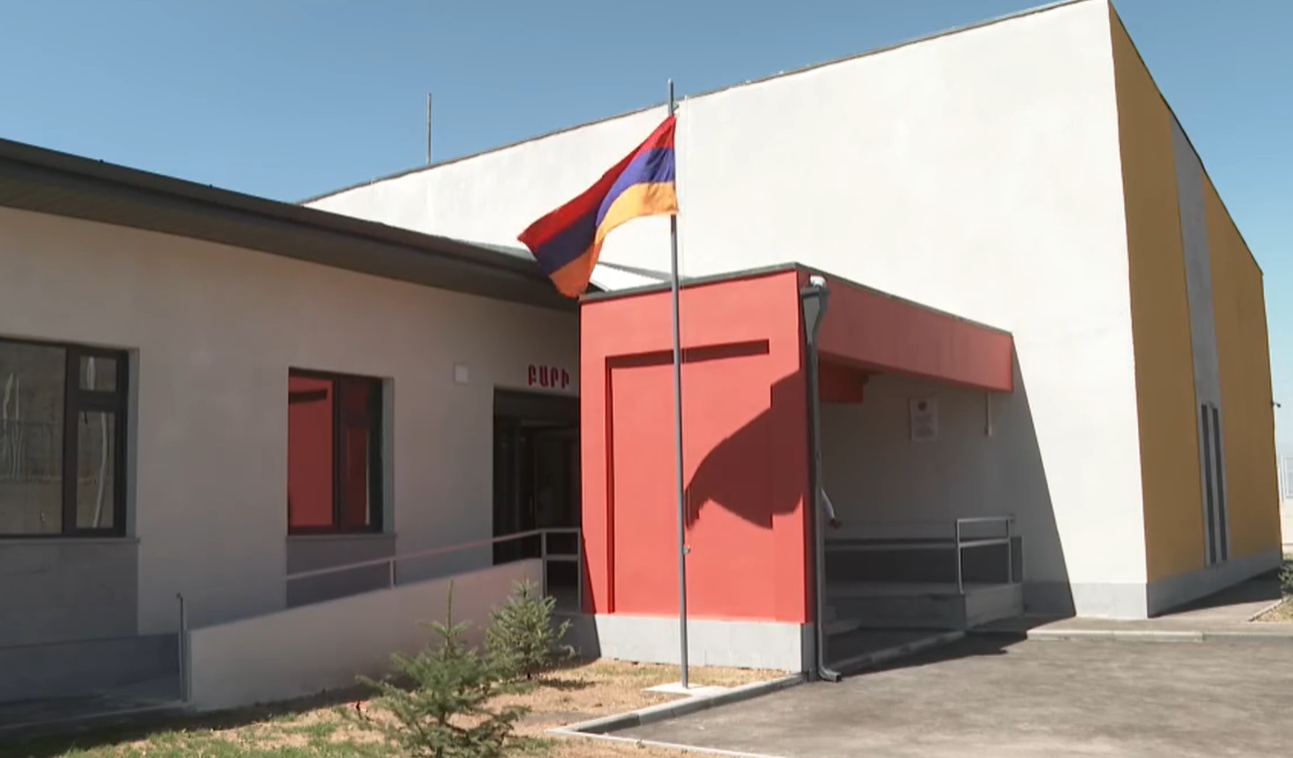 Նիկոլ Փաշինյանն այցելել է Գոմքի նորակառույց դպրոց