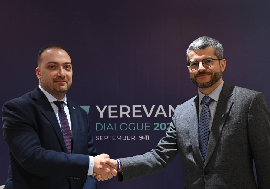 ՀՀ ԱԳՆ գլխավոր քարտուղարը հանդիպում է ունեցել Ֆրանսիայի Եվրոպայի և արտաքին գործերի նախարարության գլխավոր քարտուղարի տեղակալի հետ