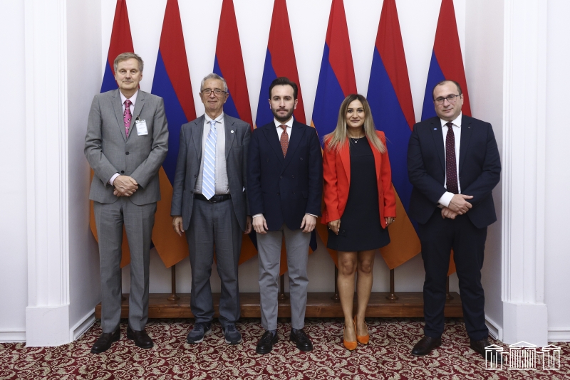 Հայկ Կոնջորյանը և Արուսյակ Ջուլհակյանը հանդիպել են Վենետիկի հանձնաժողովի պատվիրակության անդամներին