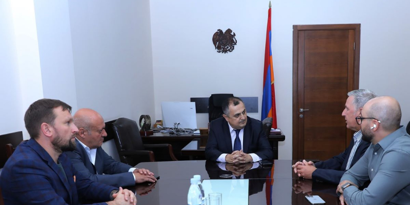 Հանդիպում Տափօղակով հոկեյի միջազգային ֆեդերացիայի գլխավոր քարտուղարի տեղակալի հետ