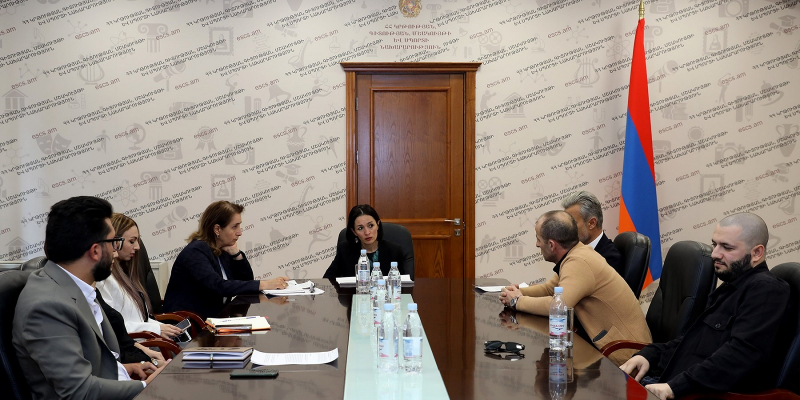 ԿԳՄՍ նախարարը հանդիպել է Գրքի երևանյան միջազգային յոթերորդ փառատոնի գրական մրցույթի մրցանակակիրների հետ