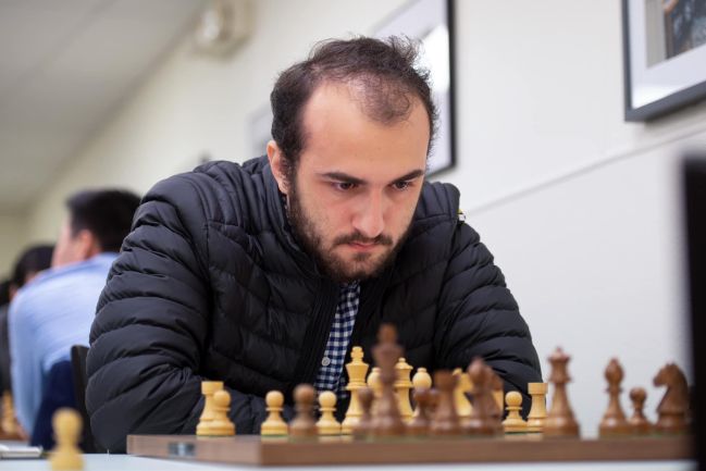 Արամ Հակոբյանը միանձնյա առաջատար է