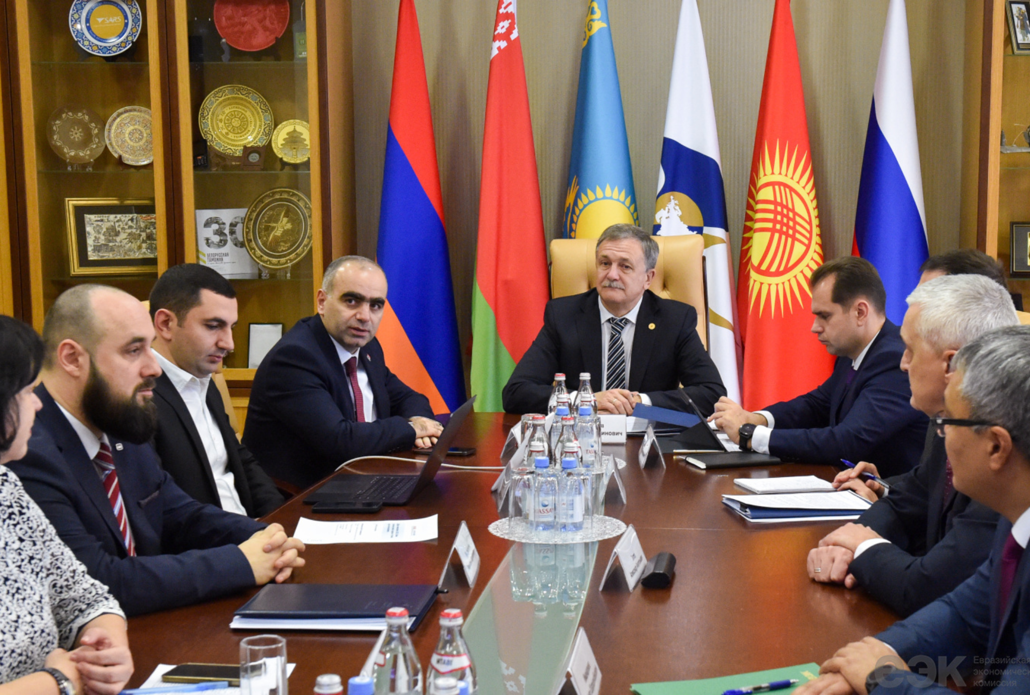 ՊԵԿ պատվիրակությունը հանդիպում է ունեցել ԵՏՀ կոլեգիայի մաքսային համագործակցության հարցերով նախարար Ռուսլան Դավիդովի հետ