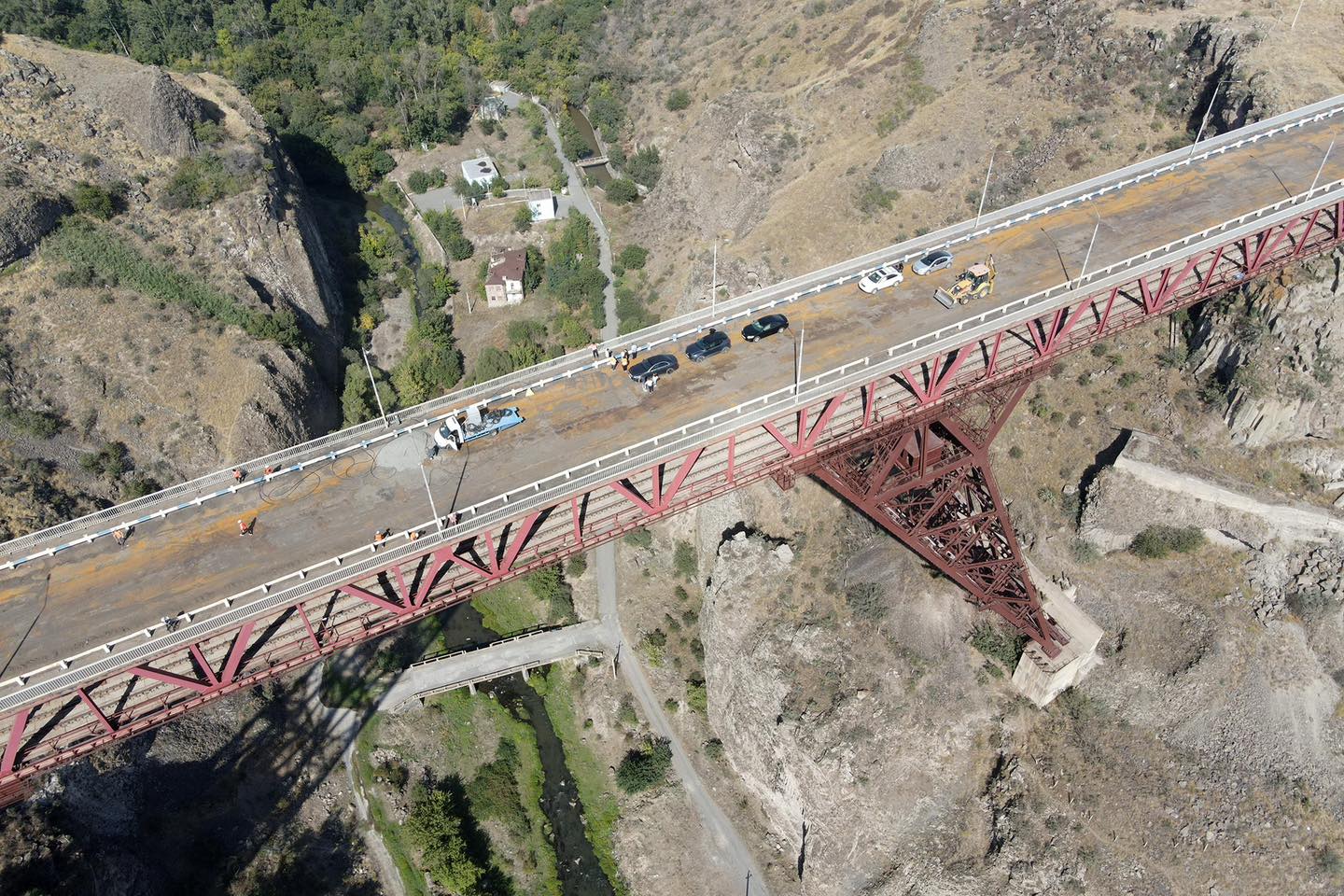 Հիմնանորոգման աշխատանքներով պայմանավորված՝ Հրազդան գետի վրայի կամրջով երթևեկությունը կշարունակի փակ մնալ մինչև սույն թվականի նոյեմբերի 12-ը