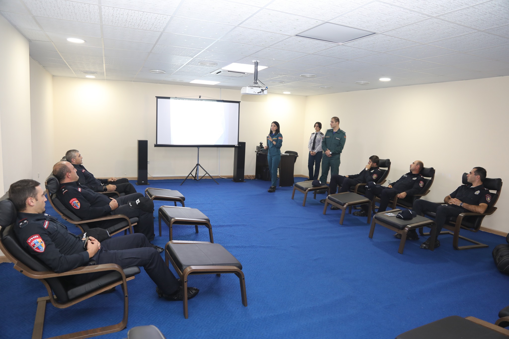 Փրկարար ծառայությունում անցկացվել են «Ինքնասպանությունների կանխարգելում և կանխում» թեմայով սեմինար-հանդիպումներ