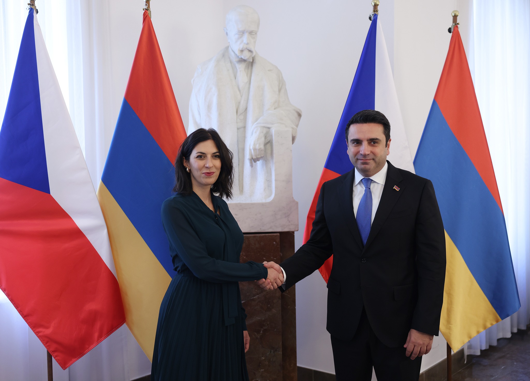 Ալեն Սիմոնյանը հանդիպել է Չեխիայի խորհրդարանի Պատգամավորների պալատի նախագահի հետ