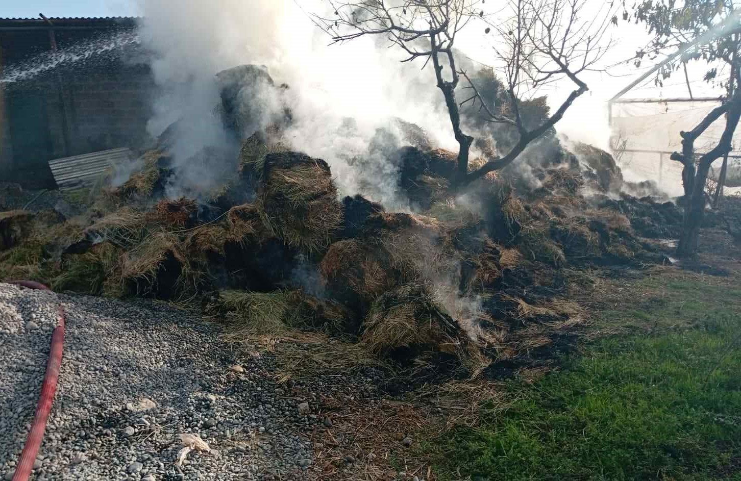 Մեծամոր գյուղում այրվել է անասնակեր
