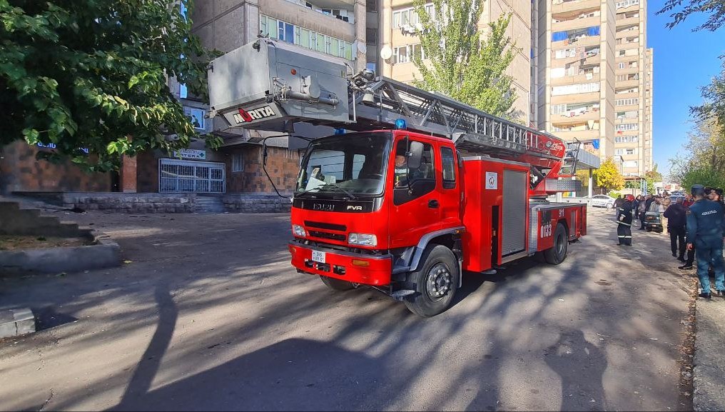 Երևանի 16-րդ թաղամասի շենքերից մեկում բռնկված հրդեհը մարվել է