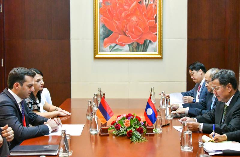 ԱՍԵԱՆ միջխորհրդարանական վեհաժողովի (AIPA) 45-րդ գագաթնաժողովի շրջանակում Հակոբ Արշակյանը հանդիպել է Լաոսի Ազգային ժողովի փոխնախագահի հետ