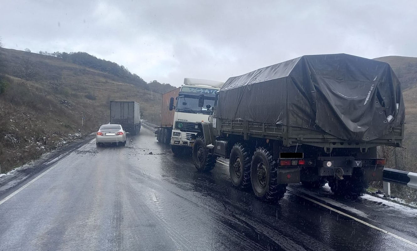 Փրկարարները քարշակել են մկրատաձև դիրք ընդունած բեռնատարը