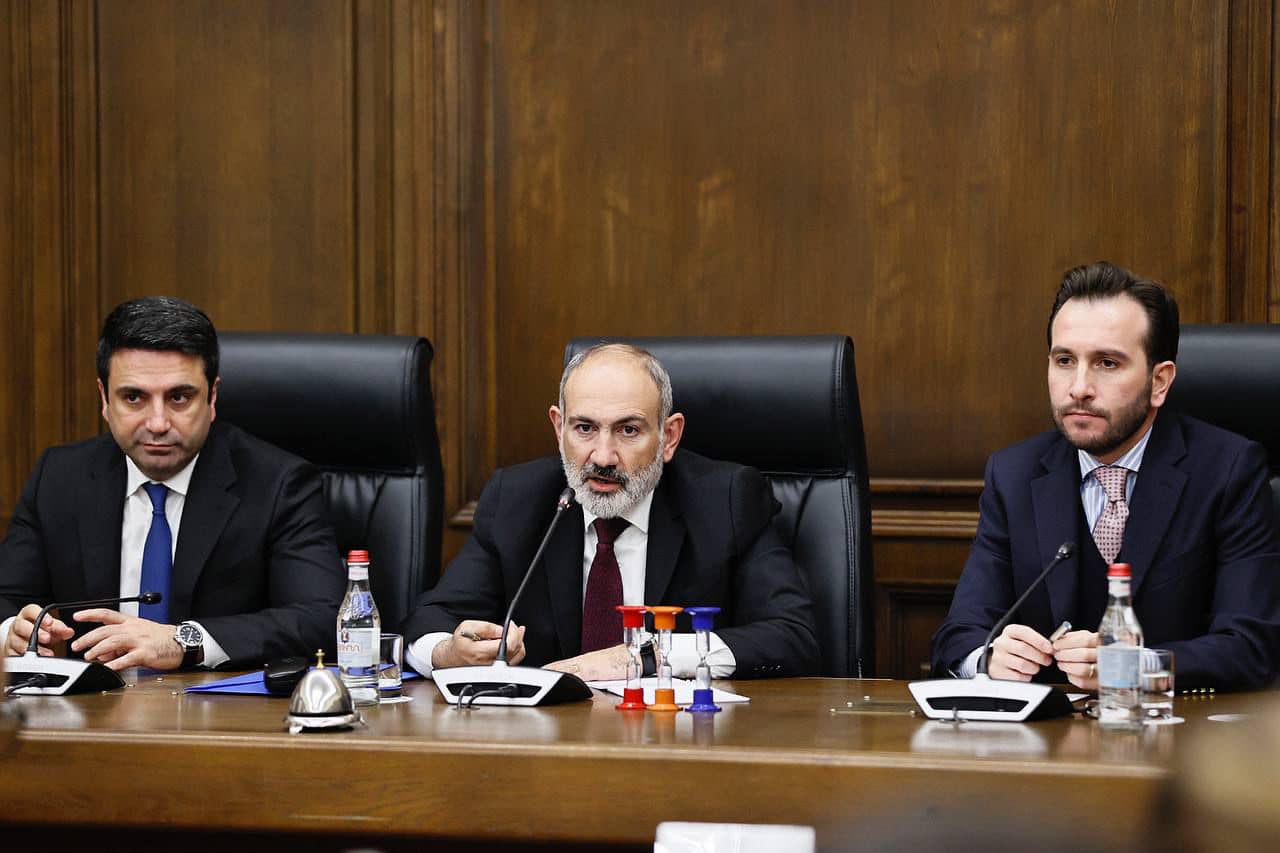 Նիկոլ Փաշինյանը Ազգային ժողովում հանդիպել է ԱԺ «Քաղաքացիական պայմանագիր» խմբակցության հետ