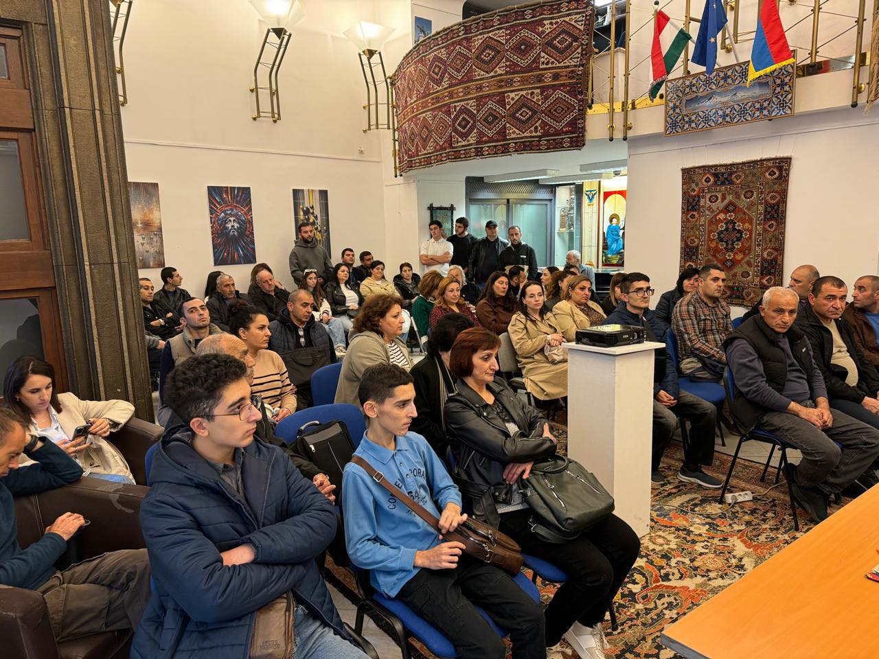 ՀՀ դեսպանը հանդիպել է Բուդապեշտում սովորող հայ ուսանողների և Լեռնային Ղարաբաղից բռնի տեղահանված նրանց ծնողների հետ