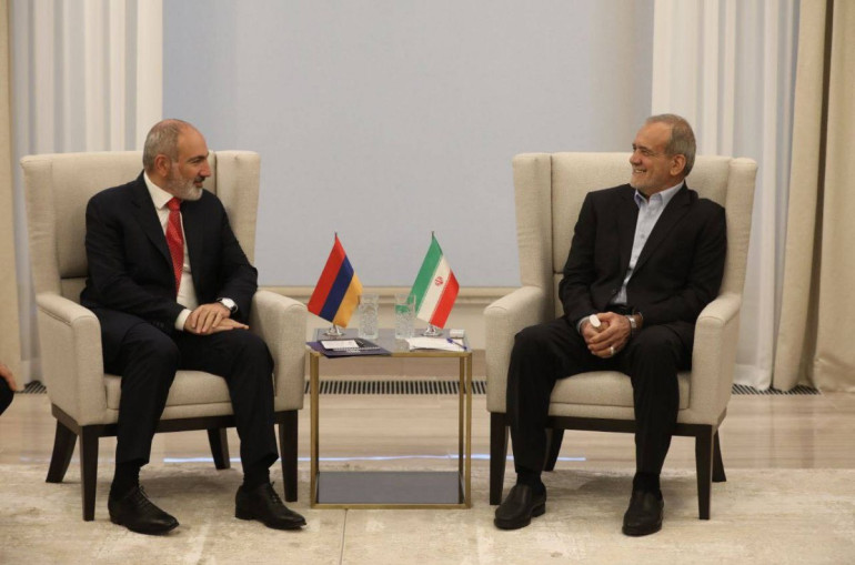 Կազանում հանդիպել են Նիկոլ Փաշինյանն ու Մասուդ Փեզեշքիանը