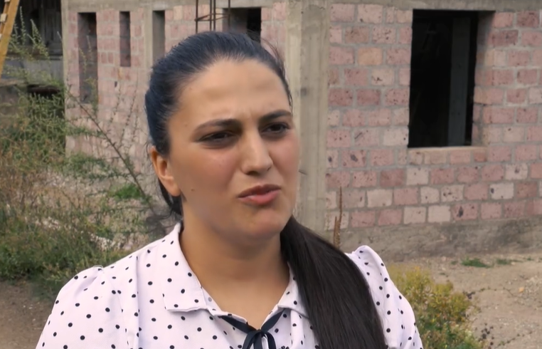 «Եթե չլիներ այս ծրագիրը, տուն կառուցելու համարձակություն չէինք ունենա». ԼՂ-ից տեղահանվածը՝ պետական աջակցության ծրագրի մասին