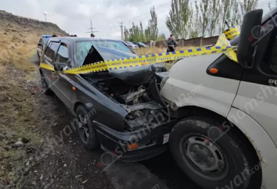 Կոտայքի մարզում ճակատ ճակատի բախվել են «Volkswagen»-ն ու «Ford Transit»-ը. կան տուժածներ