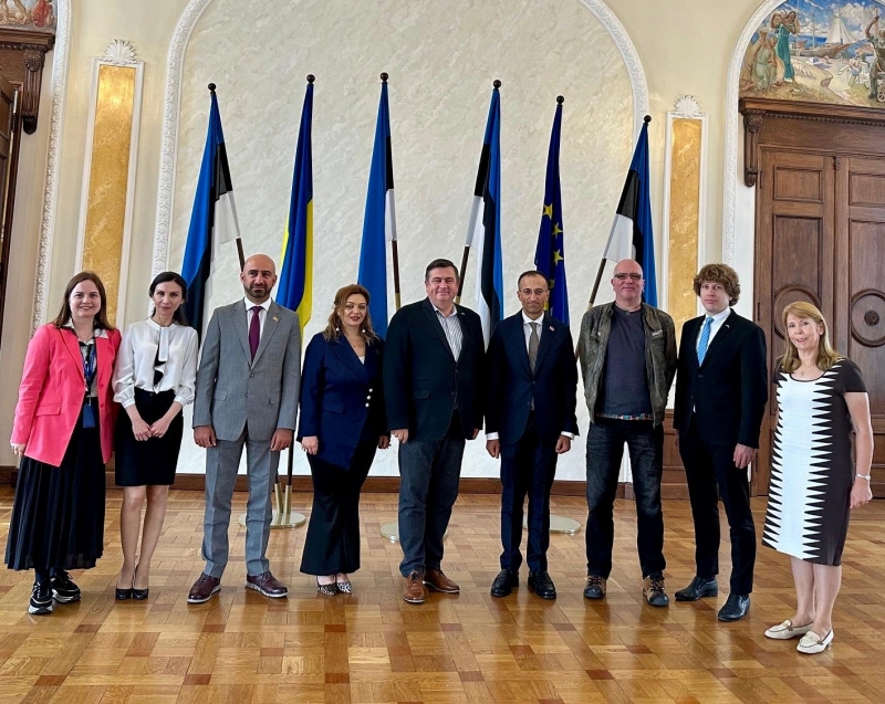 Հայաստան-Լատվիա-Լիտվա, Էստոնիա բարեկամական խմբի անդամները եղել են Էստոնիայում
