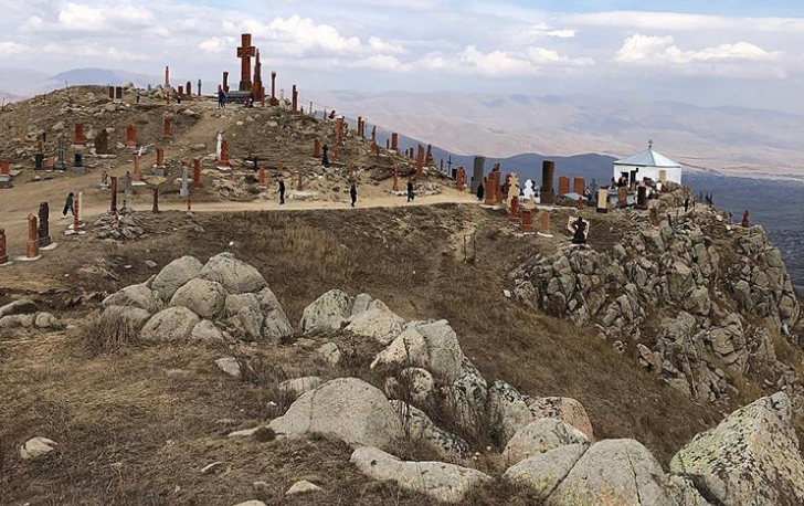Փրկարարները քաղաքացուն իջեցրել են սարալանջից և մոտեցրել շտապօգնության ավտոմեքենային