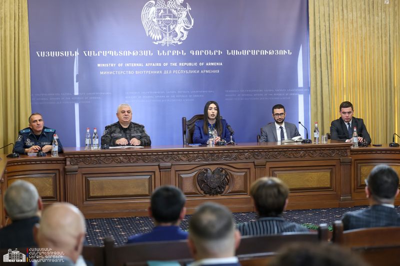 ՆԳ նախարարը հանդիպել է քաղաքացիական հասարակության ներկայացուցիչների հետ