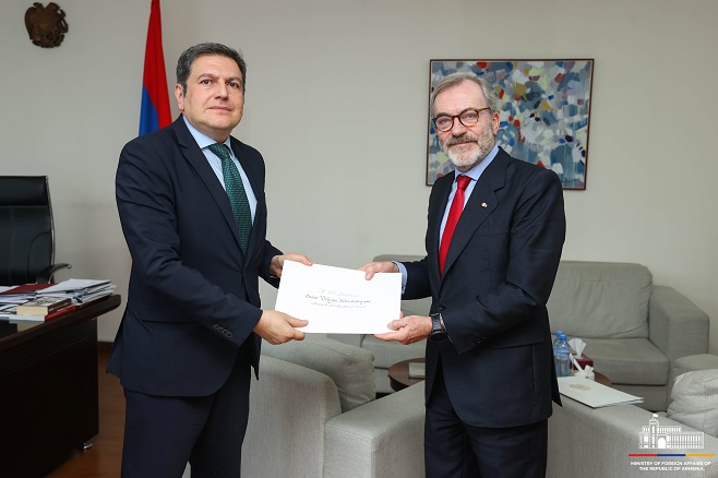Իսպանիայի նորանշանակ դեսպանն իր հավատարմագրերի պատճենն է հանձնել ՀՀ ԱԳ նախարարի տեղակալին