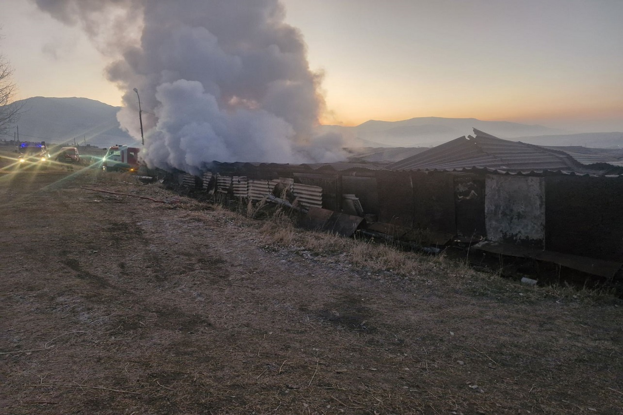Հրդեհ անասնագոմի տանիքում