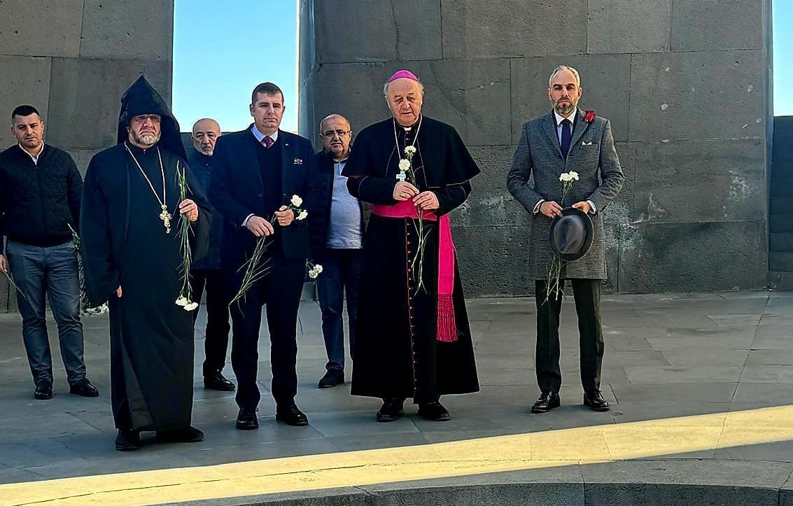 Պրահայի արքեպիսկոպոս Յան Գրաուբների գլխավորած պատվիրակությունն այցելել է Հայոց ցեղասպանության հուշահամալիր