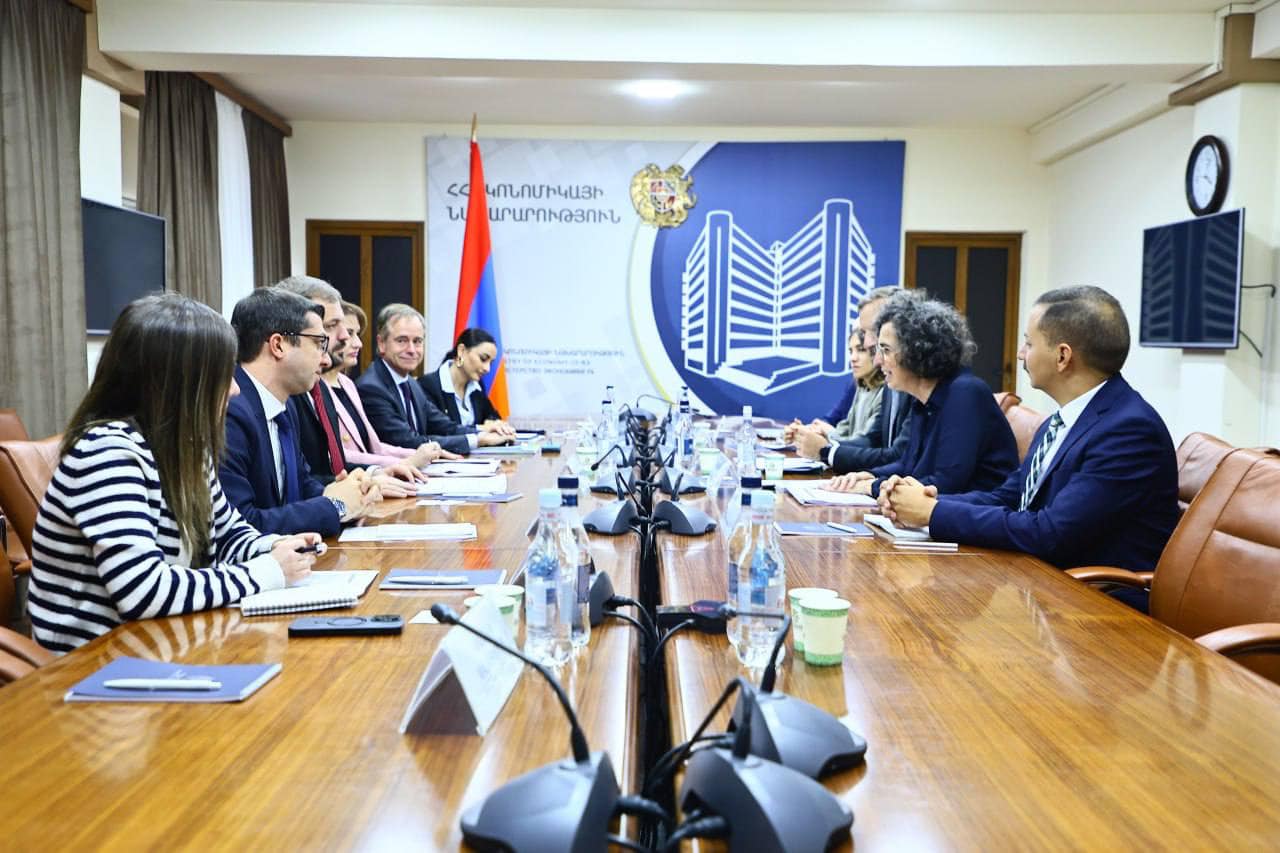 Գևորգ Պապոյանը ՎԶԵԲ-ի՝ տարածաշրջանի գծով գործադիր տնօրենին է ներկայացրել «Խաղաղության խաչմերուկ» ծրագիրը