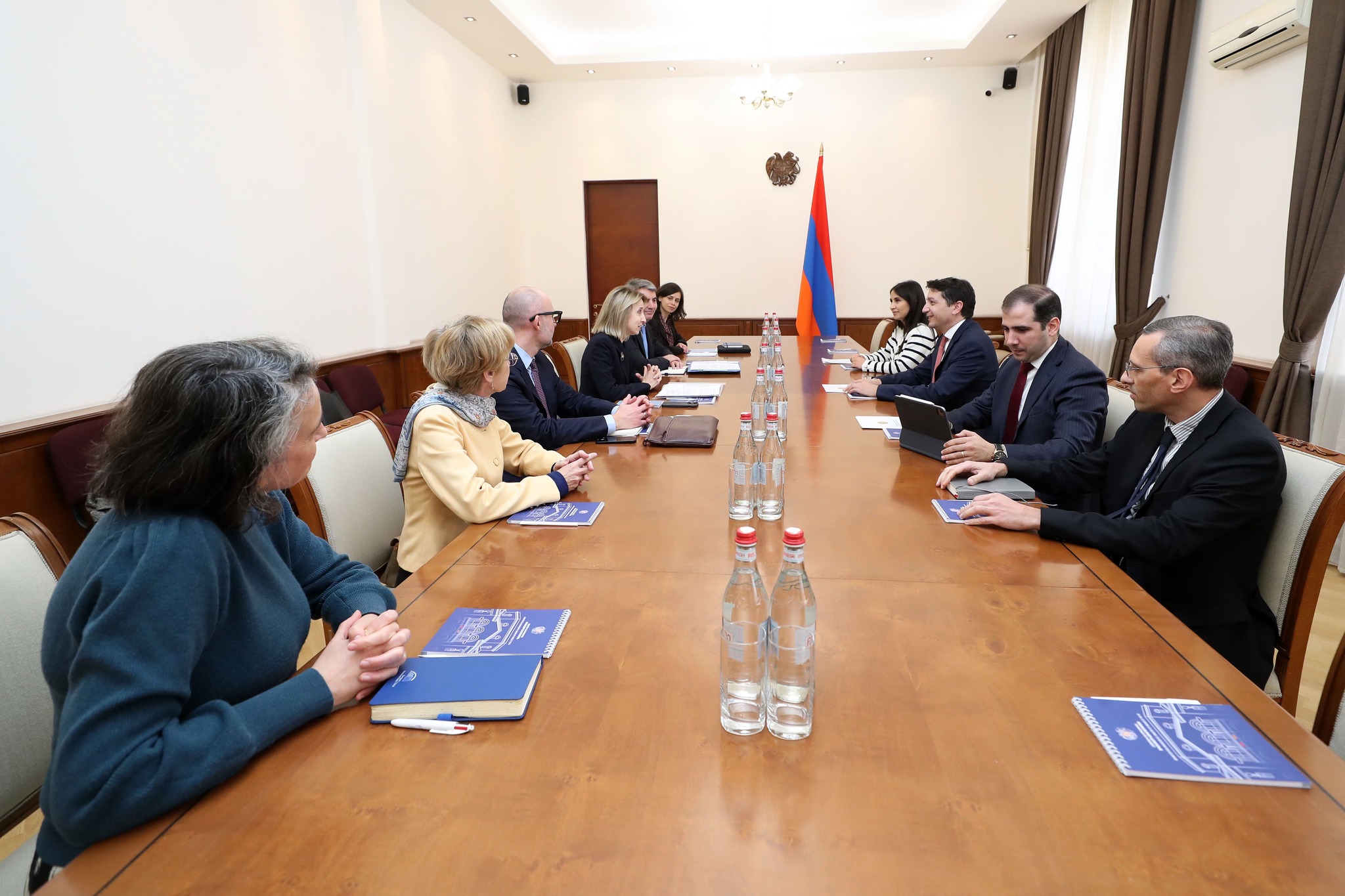 ՀՀ ֆինանսների նախարարը հանդիպում է ունեցել Եվրոպական ներդրումային բանկի փոխնախագահի հետ