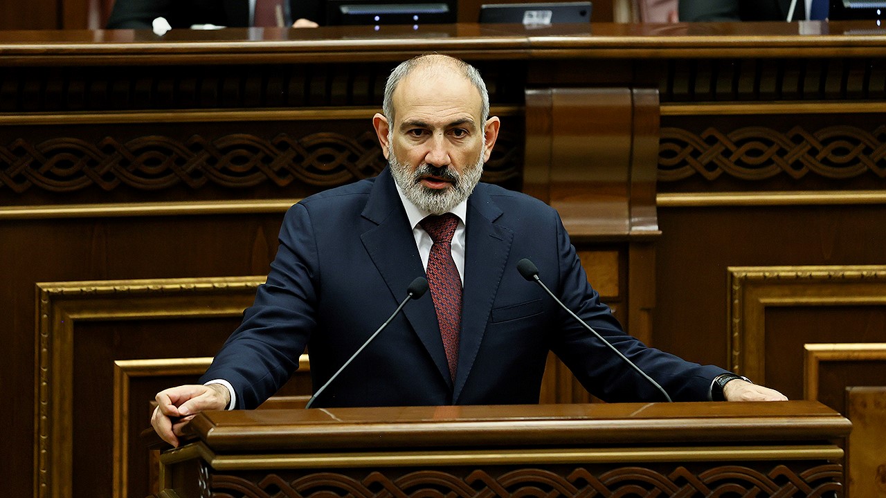 Բանակին պետք է վերաբերվել հարգանքով, հոգատարությամբ, բայց այն «սրբագործման» առարկա չպետք է լինի. վարչապետ