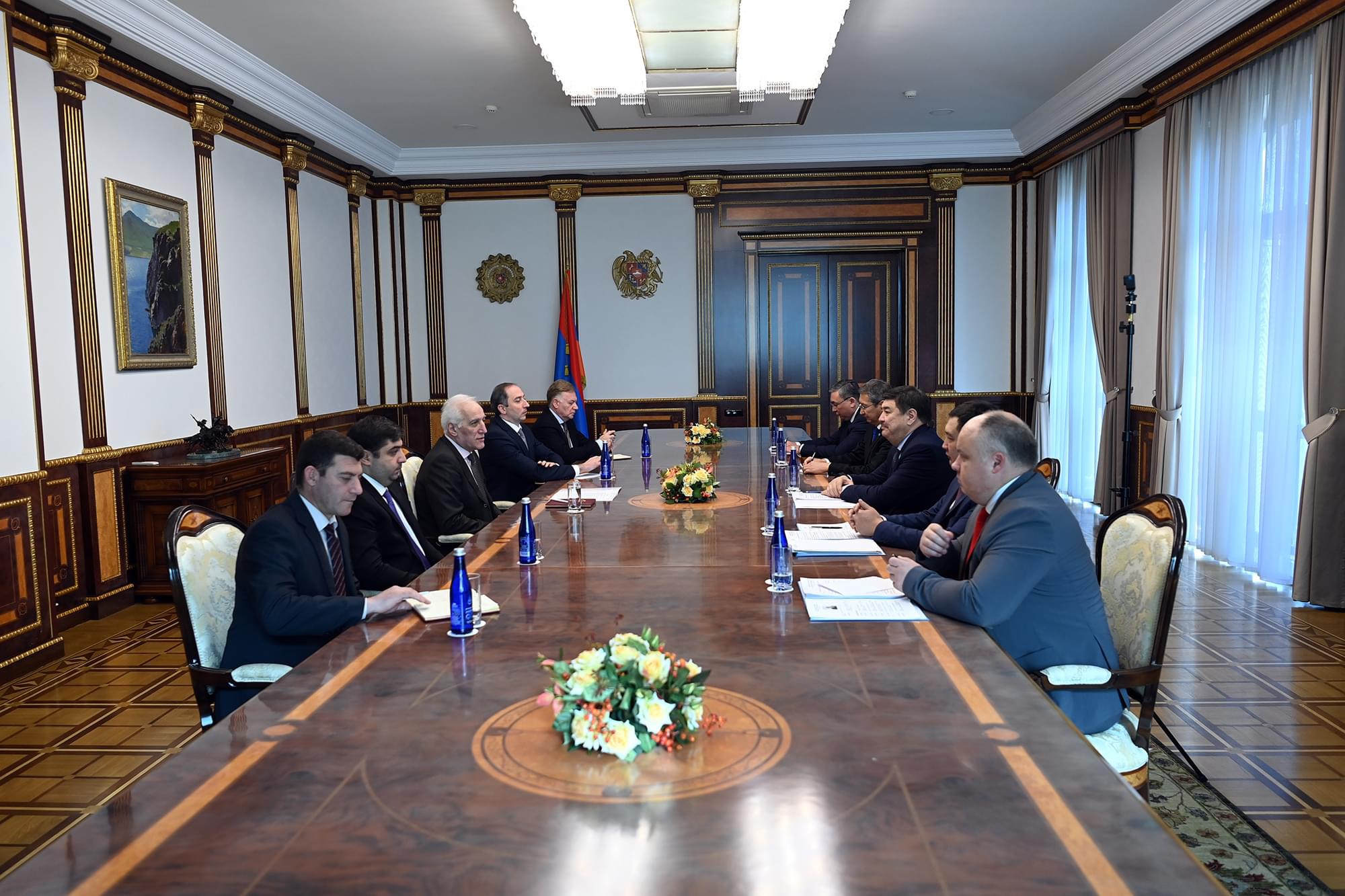 Վահագն Խաչատուրյանն ընդունել է Ղազախստանի Մաժլիսի Ղազախստան-Հայաստան բարեկամական խմբի ղեկավար Մուկաշ Իսկանդիրովի գլխավորած պատվիրակությանը