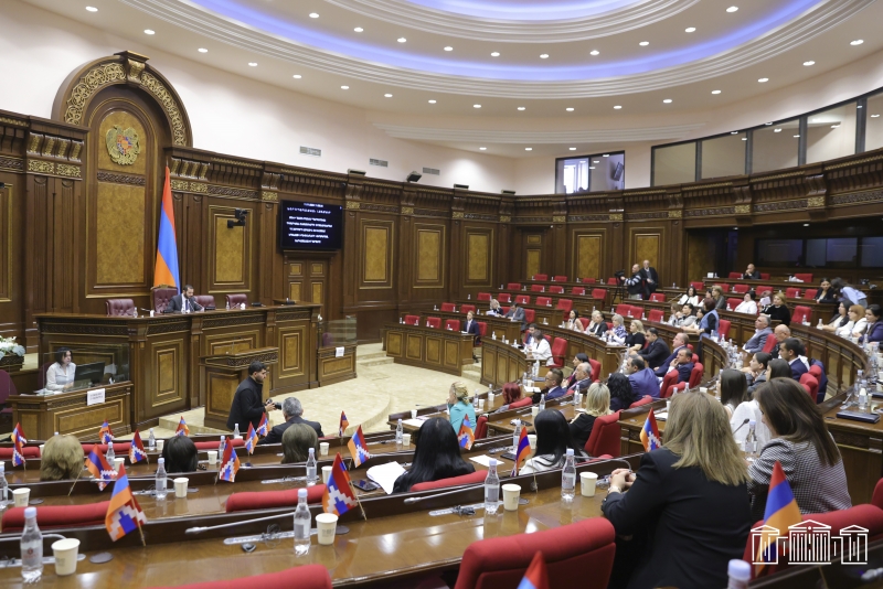 Խորհրդարանական լսումներ «ՄԱԿ-ի Համընդհանուր պարբերական դիտարկման ընթացակարգի շրջանակներում ՀՀ չորրորդ ազգային զեկույցում երեխայի իրավունքների վերաբերյալ ներկայացվելիք հարցերը» թեմայով