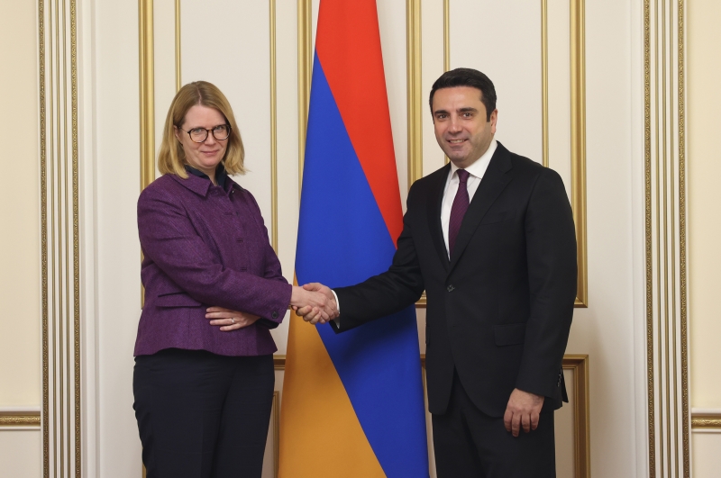 ՀՀ ԱԺ նախագահի և Գերմանիայի դեսպանի քննարկումների առանցքում են եղել Հայաստան-ԵՄ համագործակցությանը և տարածաշրջանային զարգացումներին վերաբերող հարցերը