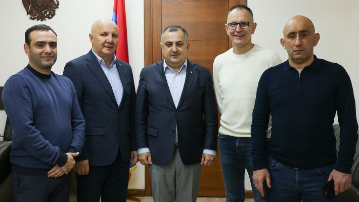 Կարեն Գիլոյանն ընդունել է զինվորականների ըմբշամարտի աշխարհի 37-րդ առաջնության մրցավարական պատվիրակներին