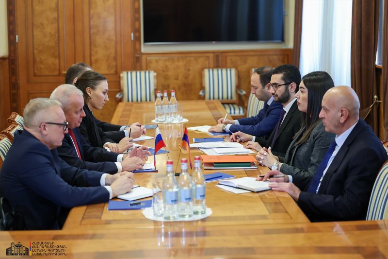 ՆԳ նախարարը ՌԴ դեսպանի հետ քննարկել է փոխադարձ հետաքրքրություն ներկայացնող հարցեր