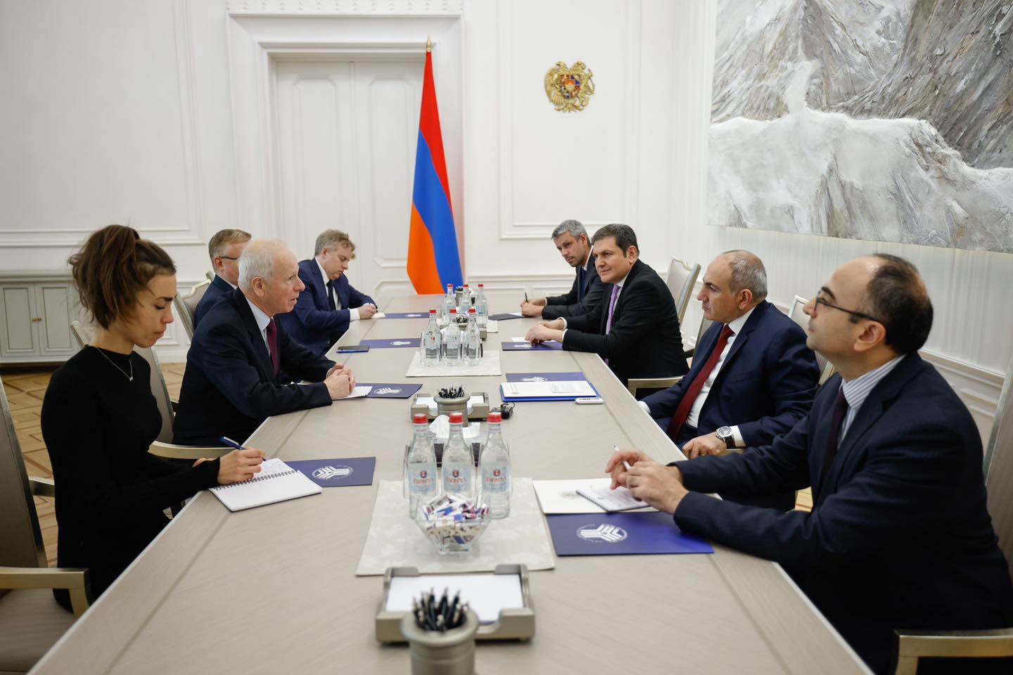 Նիկոլ Փաշինյանը կարևորել է տարբեր ոլորտներում Կանադայի հետ կապերի ընդլայնումը և այդ երկրի աջակցությունը ՀՀ-ում ժողովրդավարական բարեփոխումների առաջմղման գործում