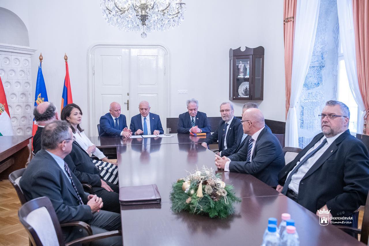 Քննարկվել են ՀՀ Էջմիածին և Հունգարիայի Սեյկեշֆեհերվար քաղաքների միջև ապակենտրոնացված համագործակցության զարգացման հեռանկարները