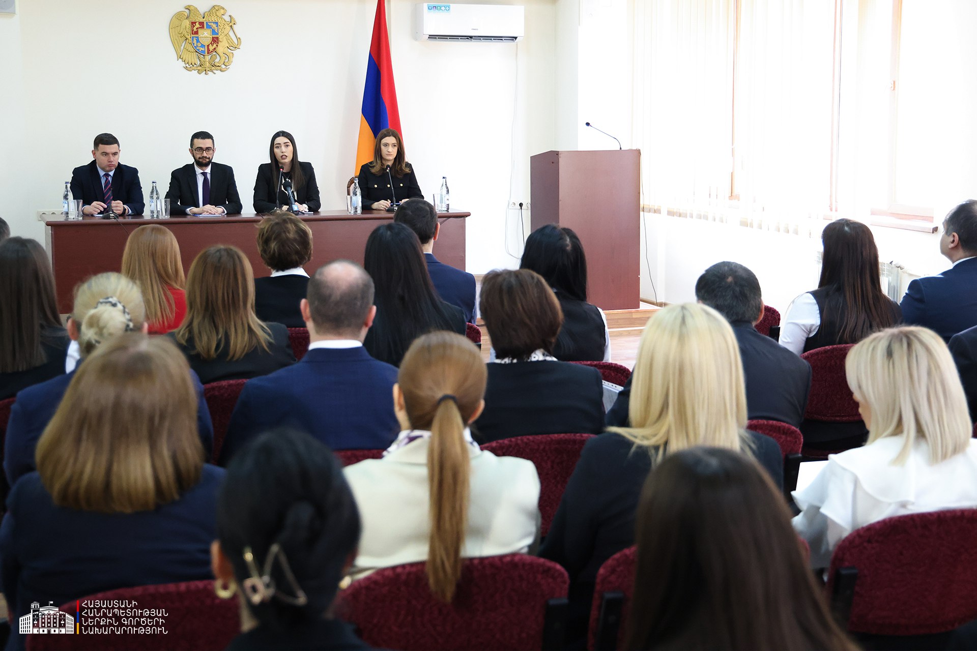 ՆԳ նախարարը Միգրացիայի և քաղաքացիության ծառայության անձնակազմին է ներկայացրել նորանշանակ պետ Նելլի Դավթյանին