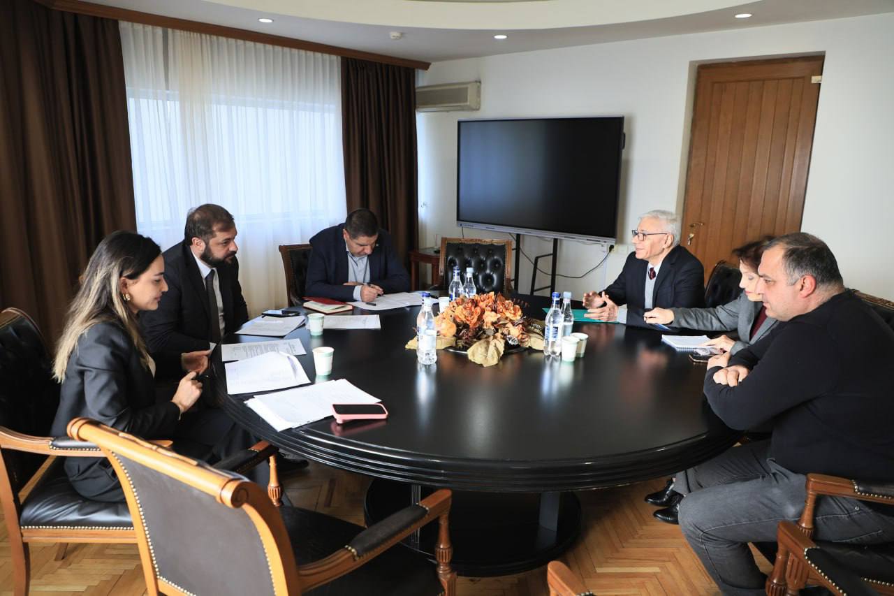 Էկոնոմիկայի նախարարը ընդունել է քաղաքացիների՝ ծանոթացել նրանց խնդիրներին