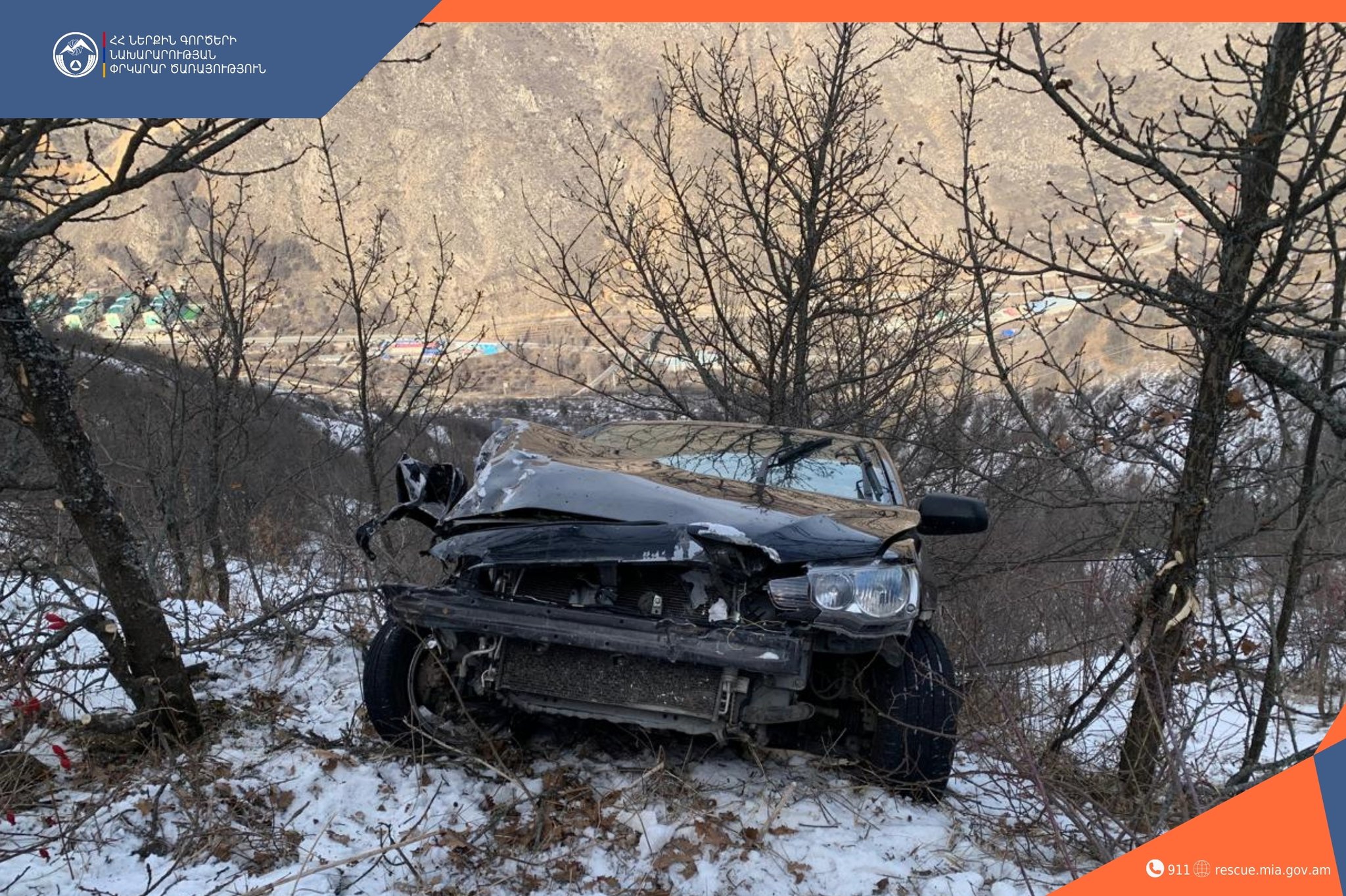 Փրկարարները ավտոմեքենան դուրս են բերել ձորից