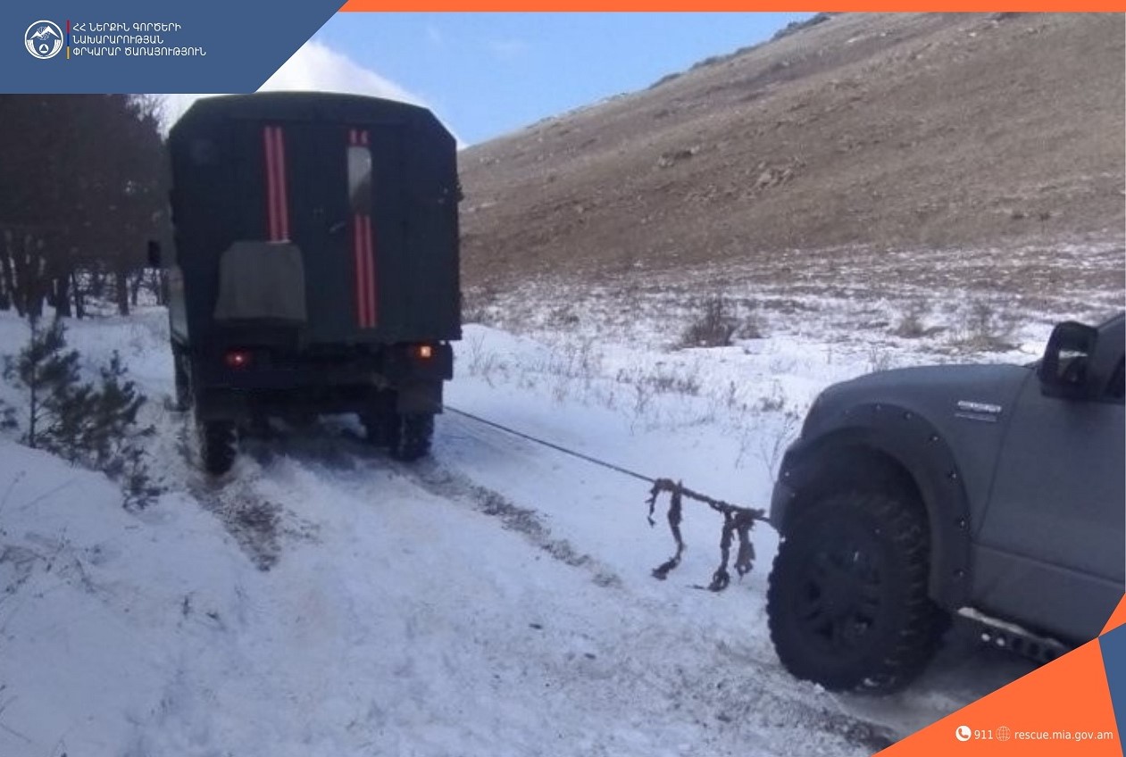 Փրկարարներն արգելափակումից դուրս են բերել ավտոմեքենաները