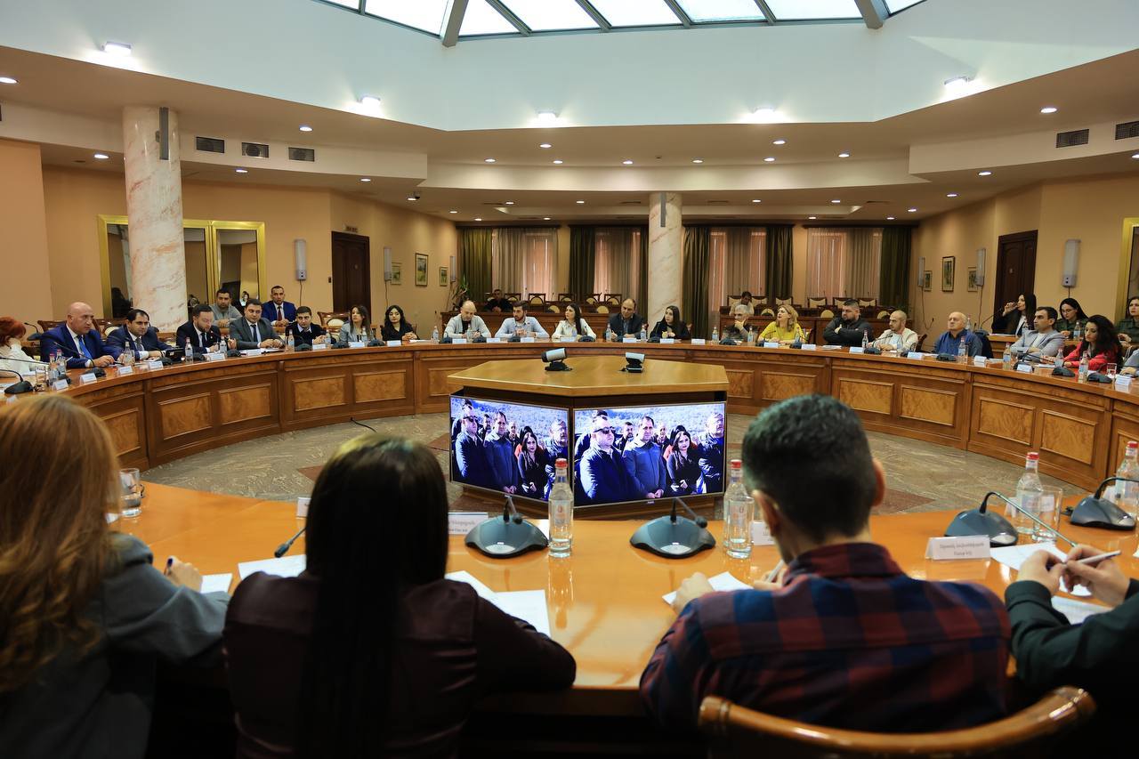 Տեղի է ունեցել պաշտպանության նախարարի տարեվերջյան հանդիպումը ԶԼՄ մի շարք ներկայացուցիչների հետ